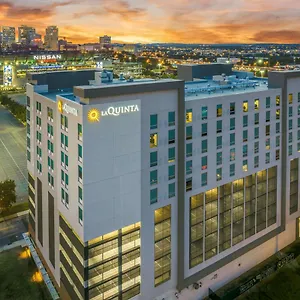 La Quinta & By Wyndham Downtown Stadium Hotel Nashville